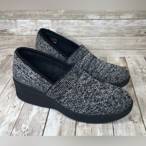 Skechers Black and Gray casual Women's Flats